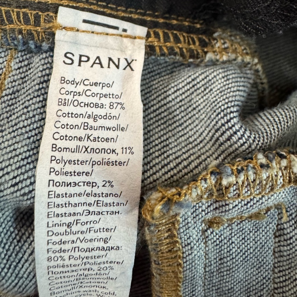 Spanx l Pintuck Flare Jeans l M - Picture 8 of 10
